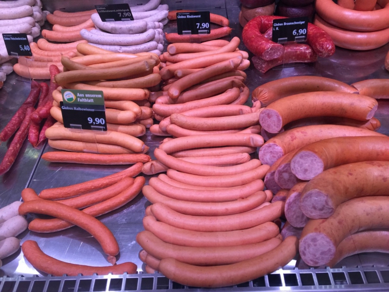 charcuterie-LE PRADET-min_sausages_meat_butchery-1069321